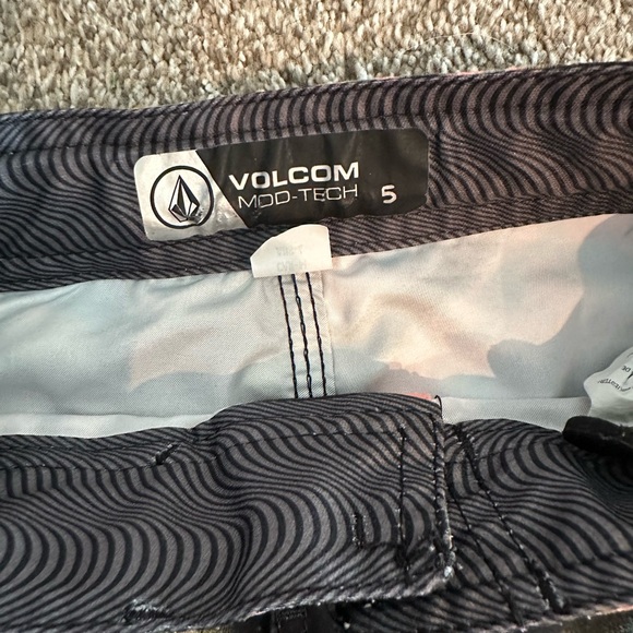 Volcom boys Board Shorts - Picture 3 of 6